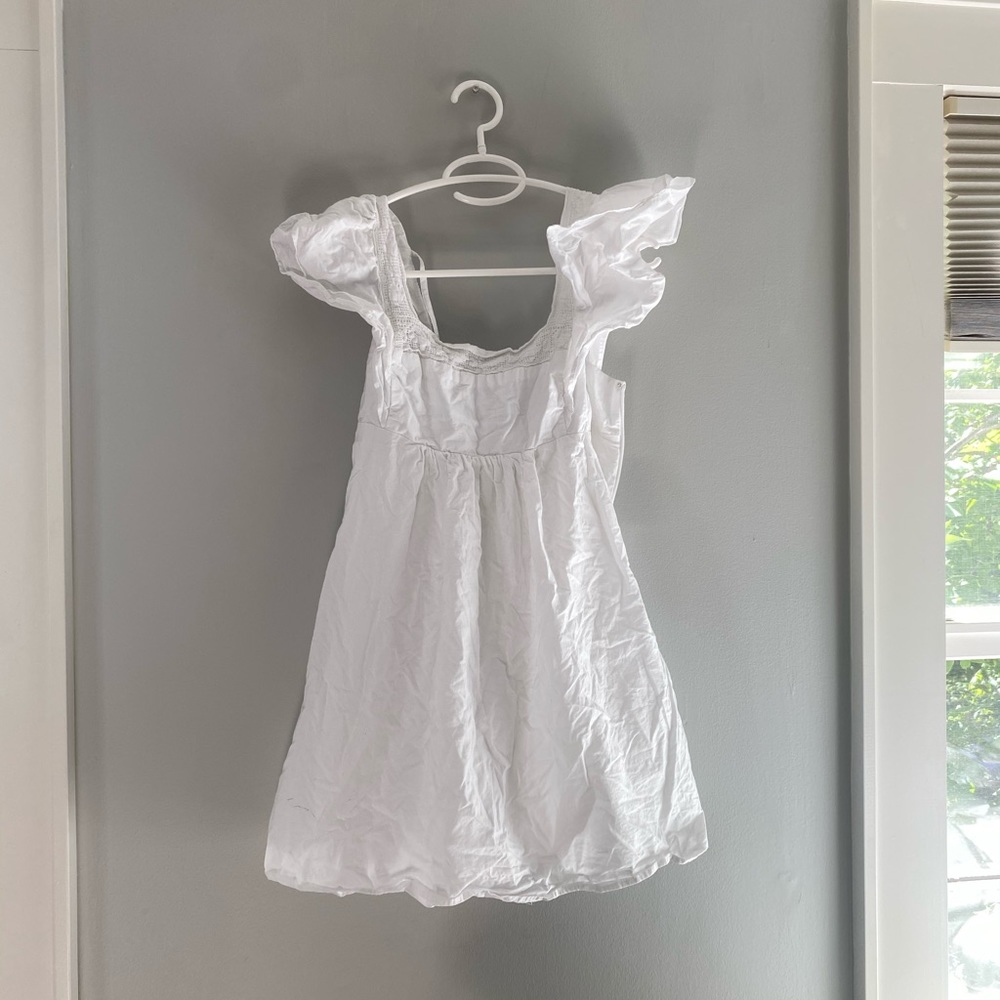 URBAN OUTFITTERS WHITE MINI DRESS
